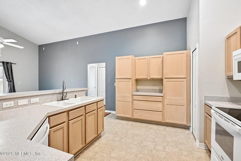 912 Buttercup Dr, St Johns, FL 32259
