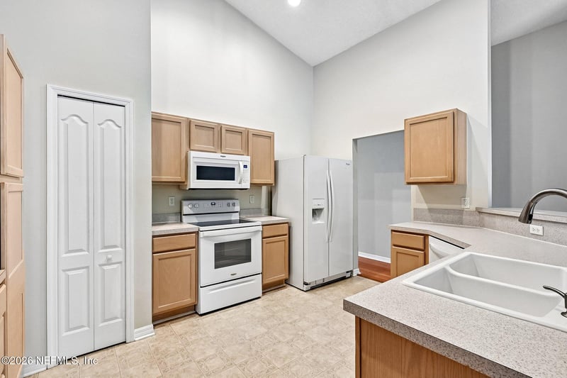 912 Buttercup Dr, St Johns, FL 32259
