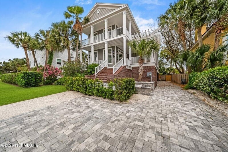 1271 Coast Dr, Atlantic Beach, FL 32233