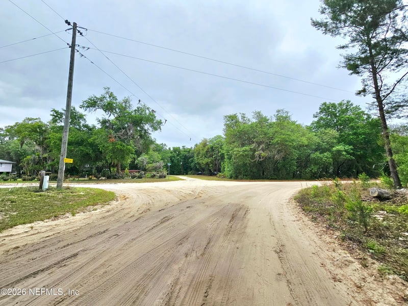 302 Rainbow Dr, Florahome, FL 32140