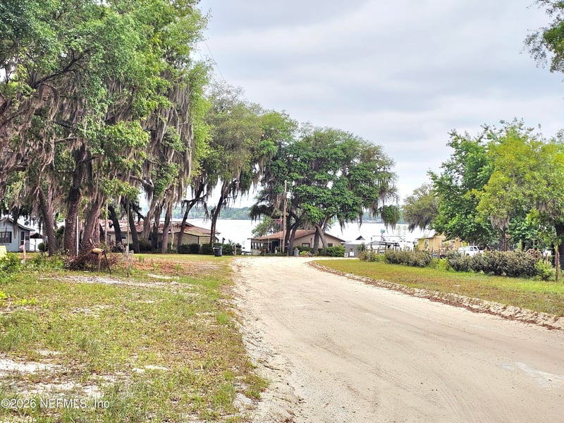 302 Rainbow Dr, Florahome, FL 32140