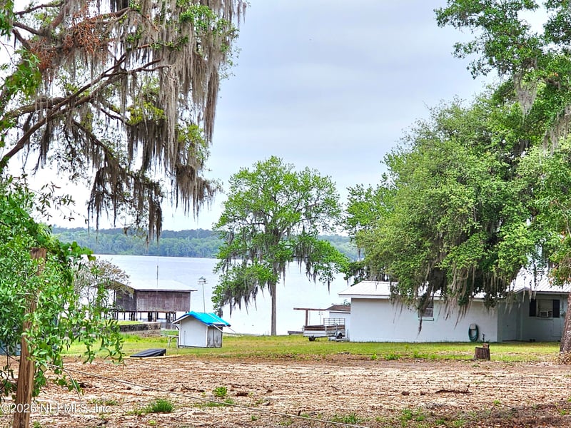 302 Rainbow Dr, Florahome, FL 32140