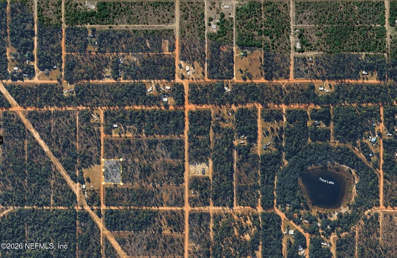 100 Linda Ln, Interlachen, FL 32148