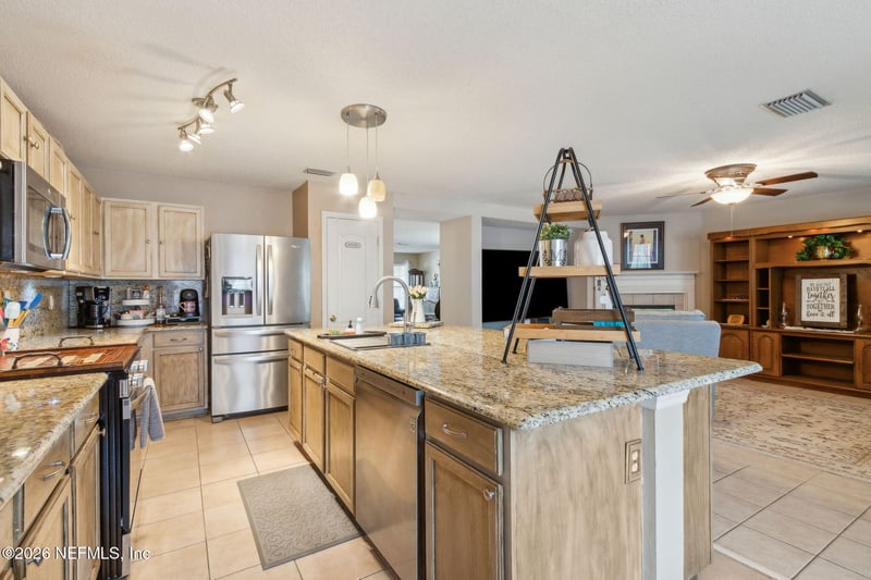 763 Roland Lakes Dr, Jacksonville, FL 32220