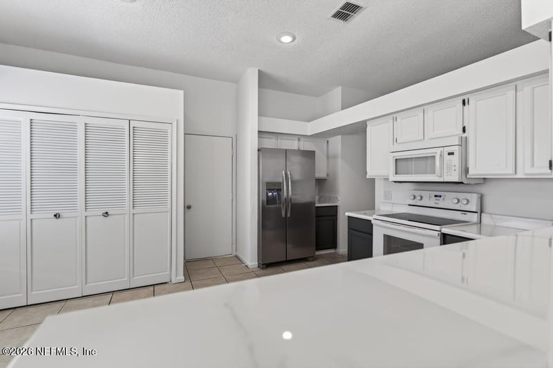 2032 St Martins Dr, Jacksonville, FL 32246