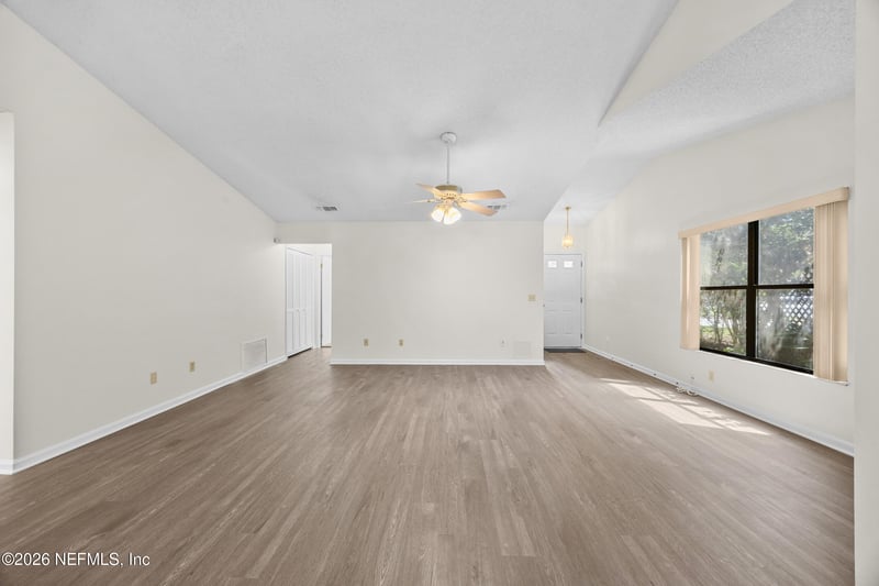 2071 Tanager Dr, Orange Park, FL 32073