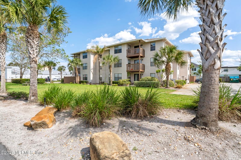 1030 4th St #1B, Jacksonville Beach, FL 32250