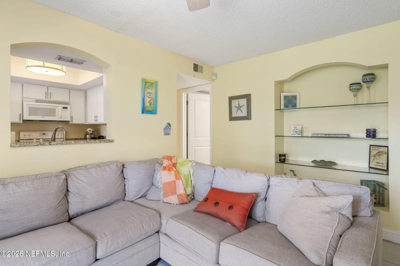 1030 4th St #1B, Jacksonville Beach, FL 32250