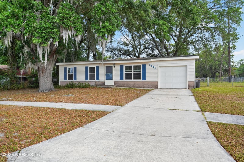 7807 Knoll Dr, Jacksonville, FL 32221