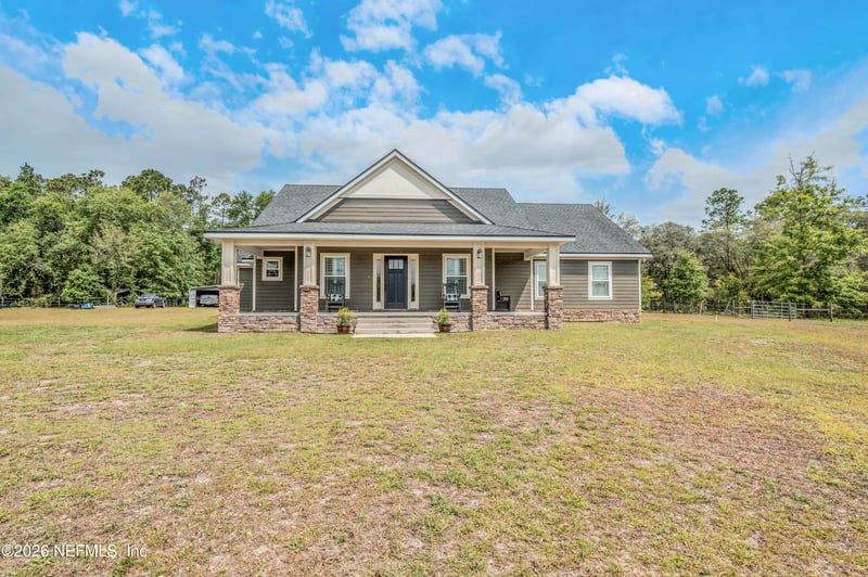 7016 Oakridge Dr, Glen St Mary, FL 32040