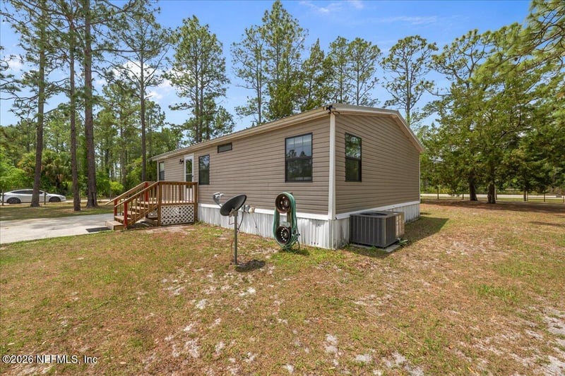 100 Vivian Dr, Palatka, FL 32177