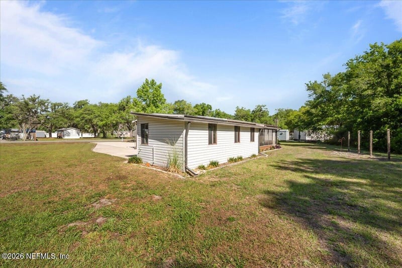 242 Tropic Ave, Satsuma, FL 32189