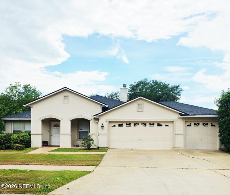 734 Martin Lakes Dr, Jacksonville, FL 32220
