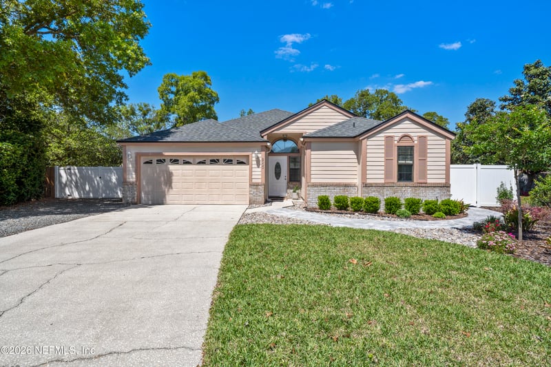 8000 Loch Lomond Ln, Jacksonville, FL 32244