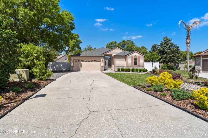 8000 Loch Lomond Ln, Jacksonville, FL 32244