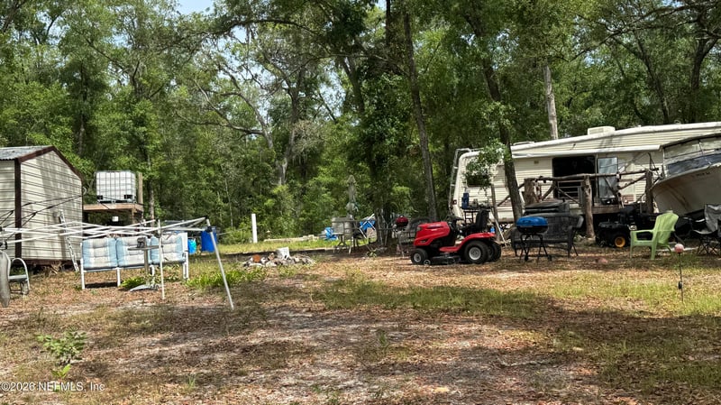 101 Eastwood Dr, Interlachen, FL 32148