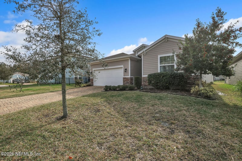16187 Blossom Lake Dr, Jacksonville, FL 32218