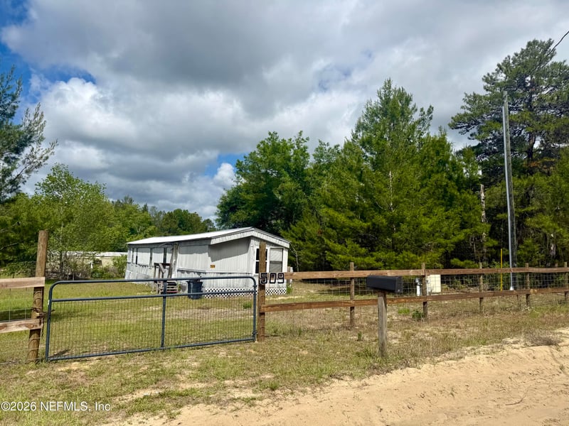 509 Janet Ave, Interlachen, FL 32148