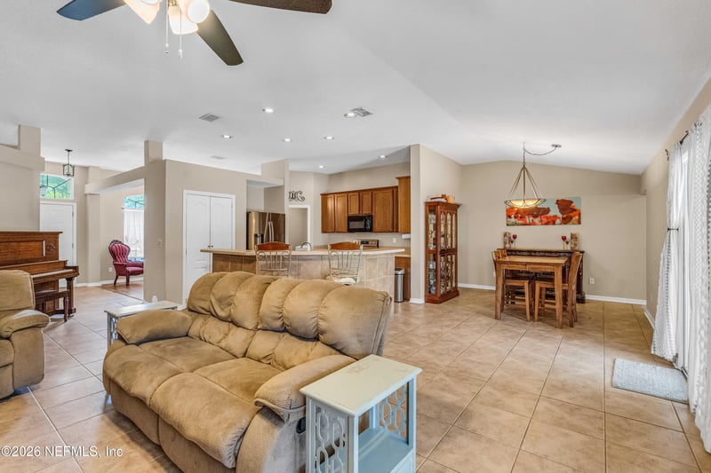 204 Elmwood Dr, St Johns, FL 32259