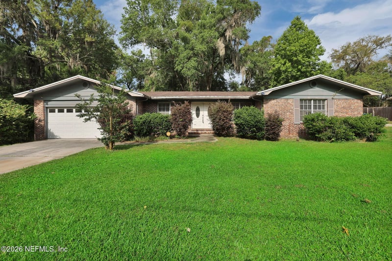 1950 Holly Oaks Ravine Dr, Jacksonville, FL 32225