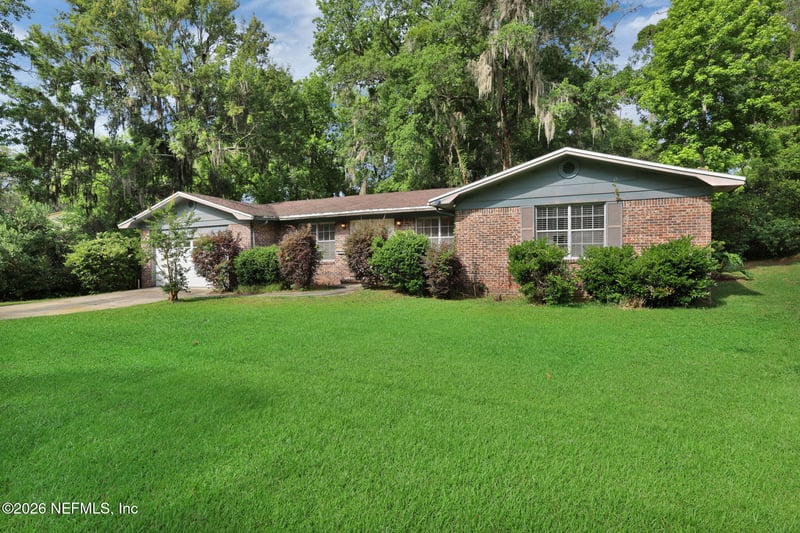 1950 Holly Oaks Ravine Dr, Jacksonville, FL 32225