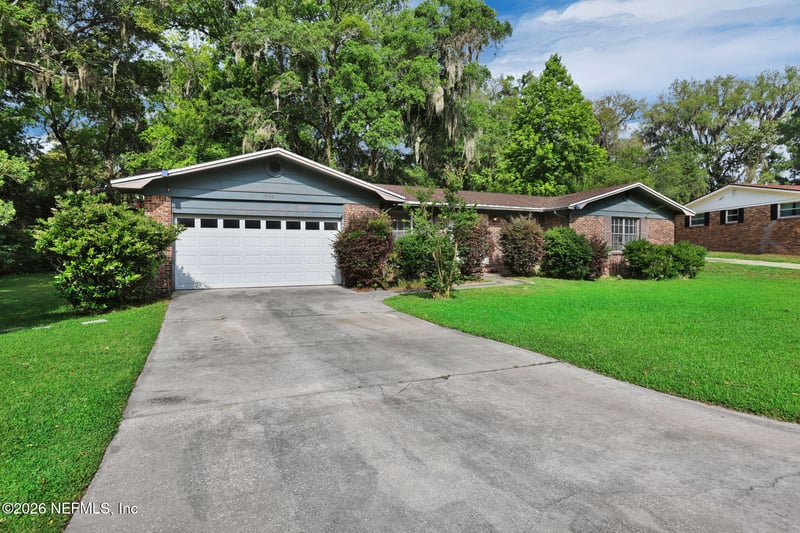 1950 Holly Oaks Ravine Dr, Jacksonville, FL 32225