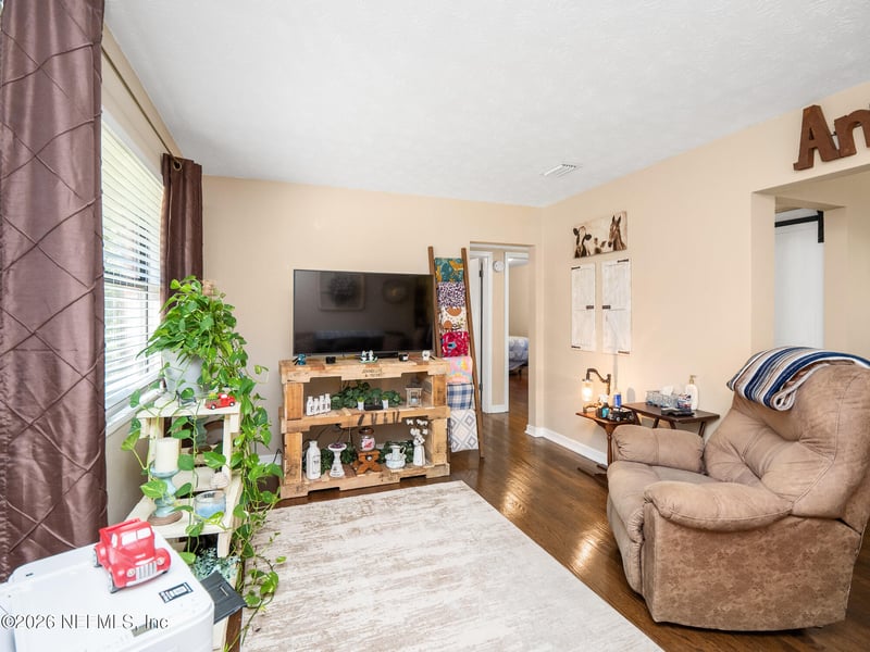 5911 Hyde Park Cir, Jacksonville, FL 32210