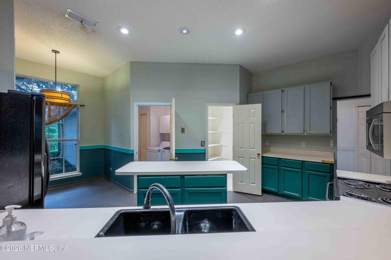 6034 Winding Bridge Dr, Jacksonville, FL 32277