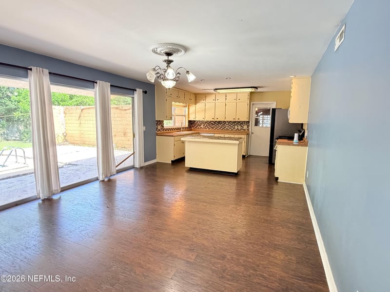 1806 Memory Ln, Jacksonville, FL 32210