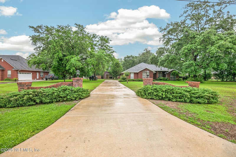 4237 Raintree Dr, Macclenny, FL 32063