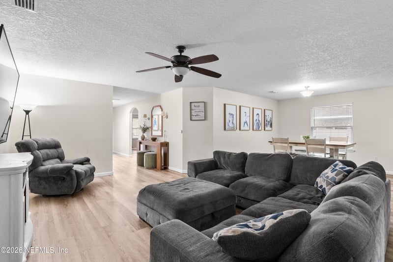 6110 Sands Pointe Dr, Macclenny, FL 32063