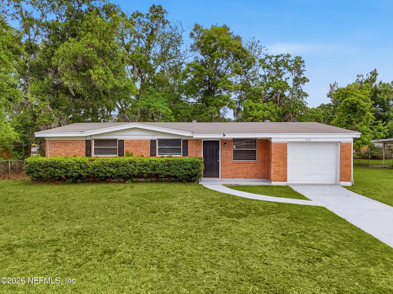 5203 Chivalry Dr, Jacksonville, FL 32208