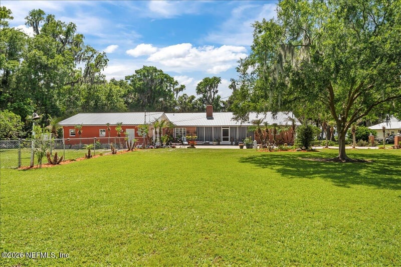 117 St Johns Fishing Lodge Rd, Crescent City, FL 32112