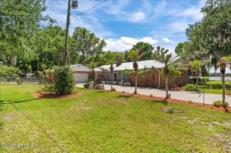 117 St Johns Fishing Lodge Rd, Crescent City, FL 32112