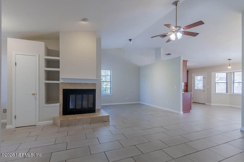 1639 Ponderosa Pine Dr, Jacksonville, FL 32225