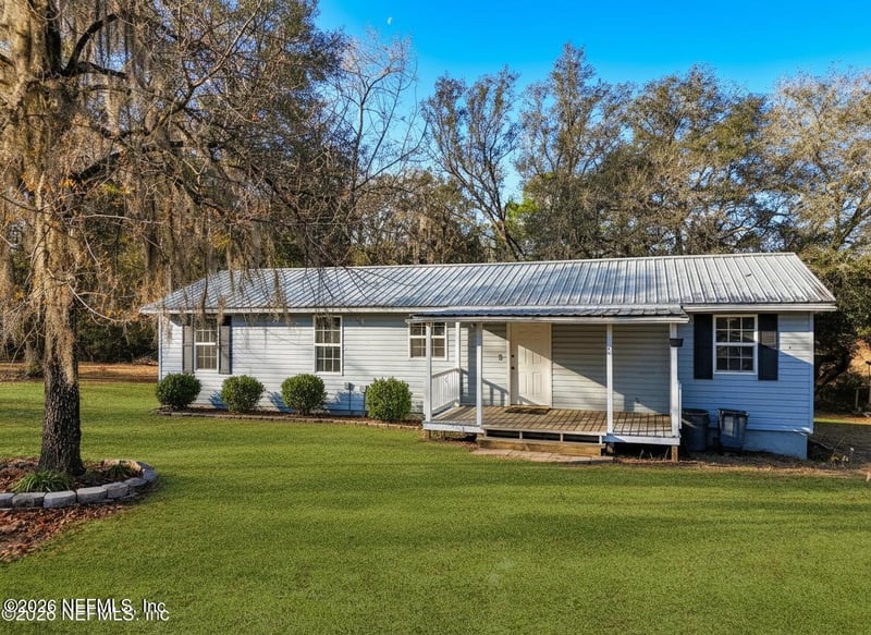 141 Paris St, Interlachen, FL 32148