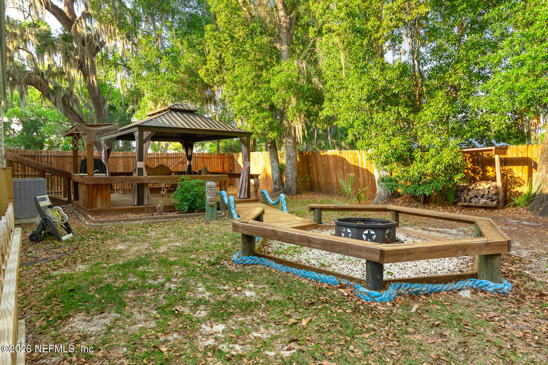 300 7th Ave, Welaka, FL 32193