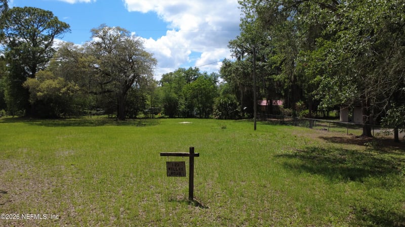 123 Willis Rd, Hollister, FL 32147