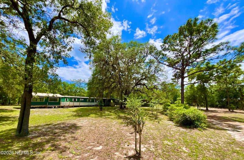 208 Country Living Cir, Melrose, FL 32666