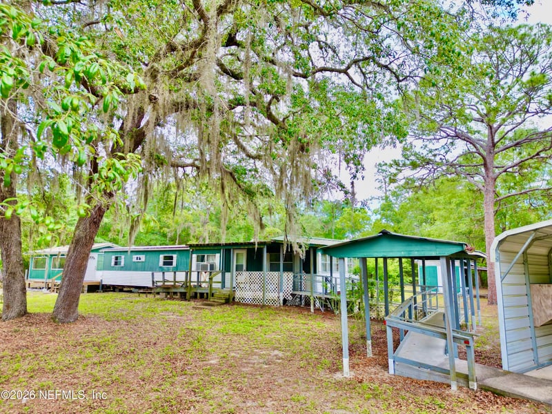 208 Country Living Cir, Melrose, FL 32666