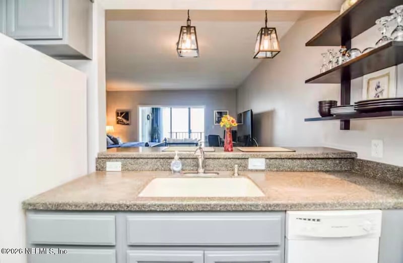 829 1st St #2-D, Jacksonville Beach, FL 32250