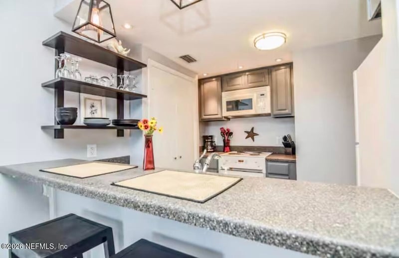 829 1st St #2-D, Jacksonville Beach, FL 32250