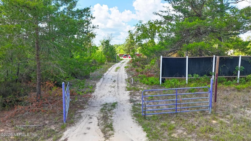 229 Poinciana Dr, Interlachen, FL 32148