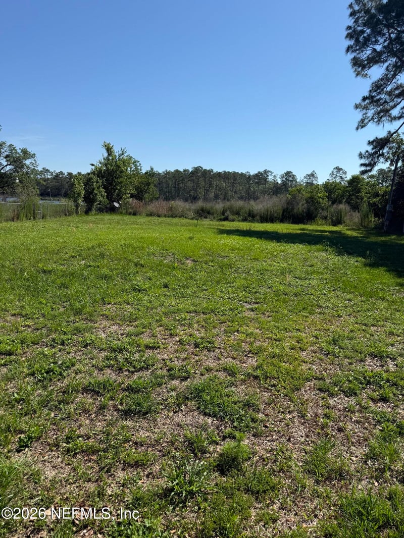 222 Lake Shore Rd, Interlachen, FL 32148
