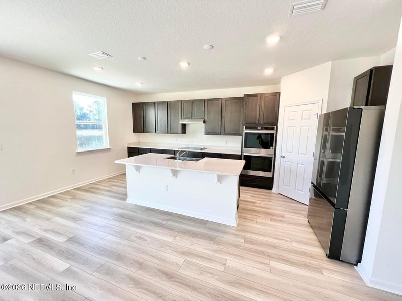 12859 Logans Walk Ln, Jacksonville, FL 32218