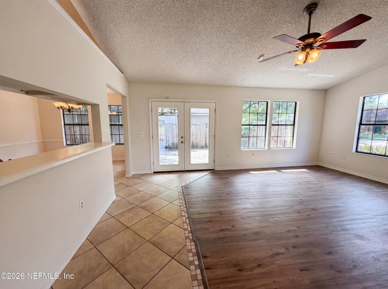 3160 Bridgeview Dr, Jacksonville, FL 32216