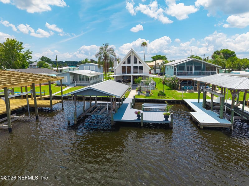200 Sportsman Dr, Welaka, FL 32193