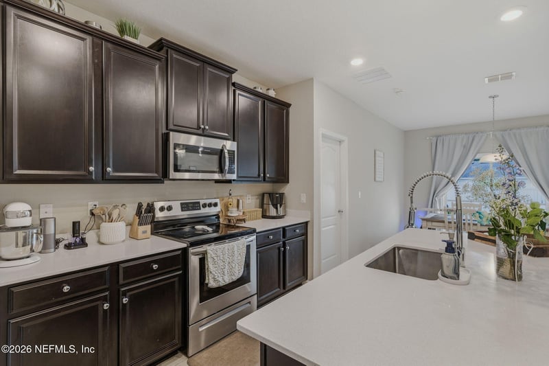 9892 Melrose Creek Dr, Jacksonville, FL 32222
