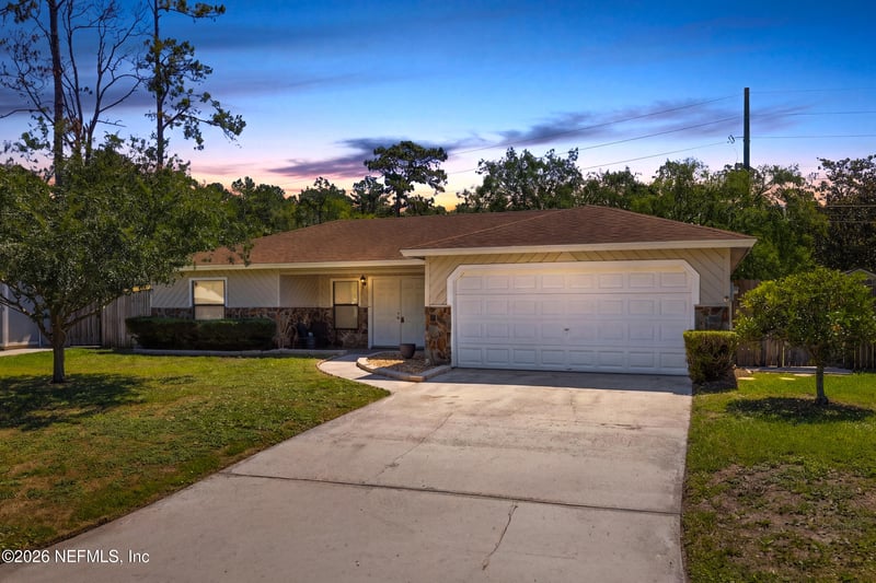 1820 Shannon Lake Dr, Middleburg, FL 32068