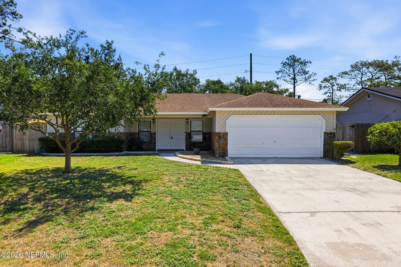 1820 Shannon Lake Dr, Middleburg, FL 32068